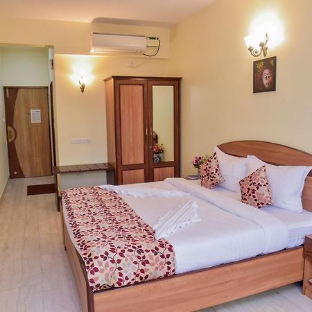 Candolim Grande Resort Bagian luar foto