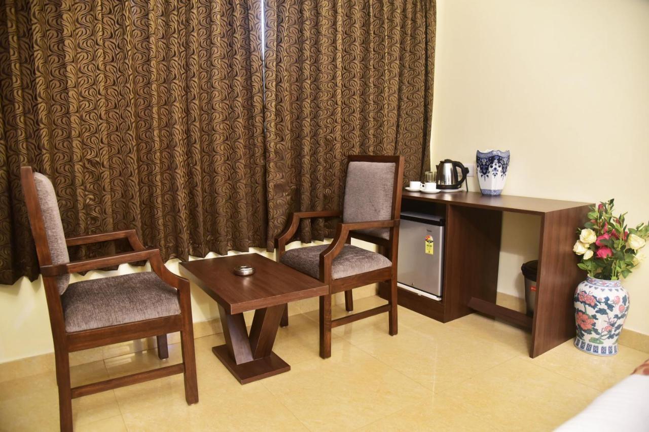 Candolim Grande Resort Bagian luar foto