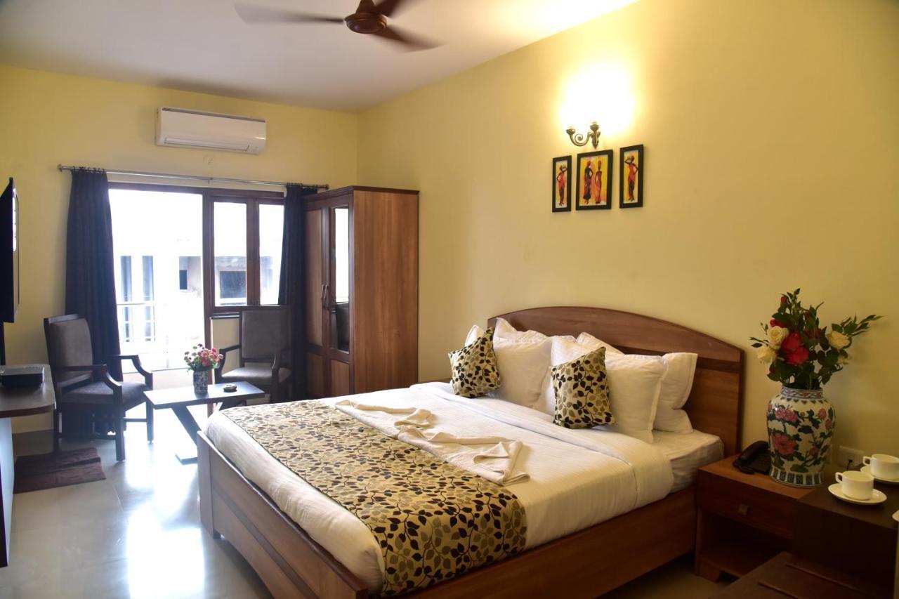 Candolim Grande Resort Bagian luar foto