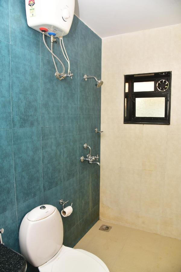 Candolim Grande Resort Bagian luar foto