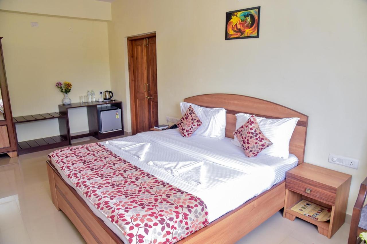 Candolim Grande Resort Bagian luar foto