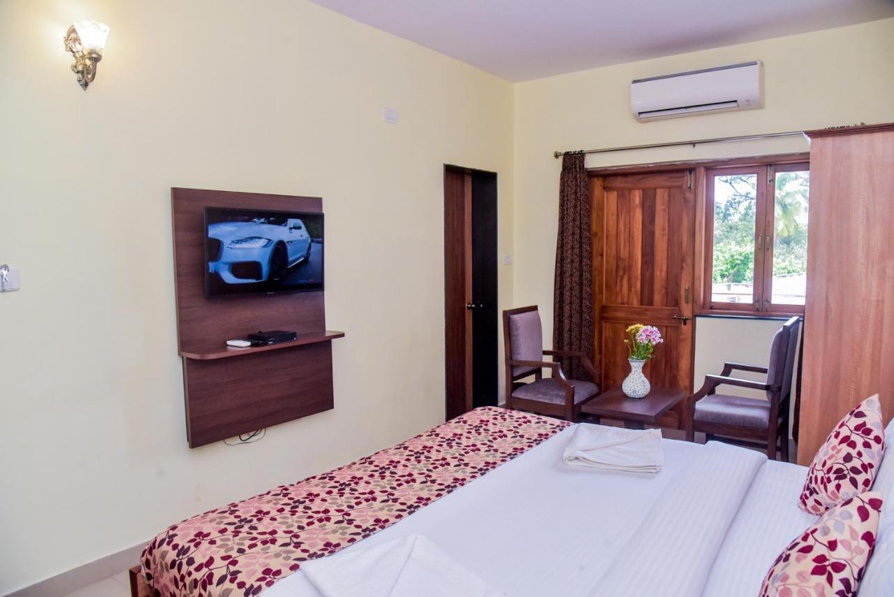 Candolim Grande Resort Bagian luar foto