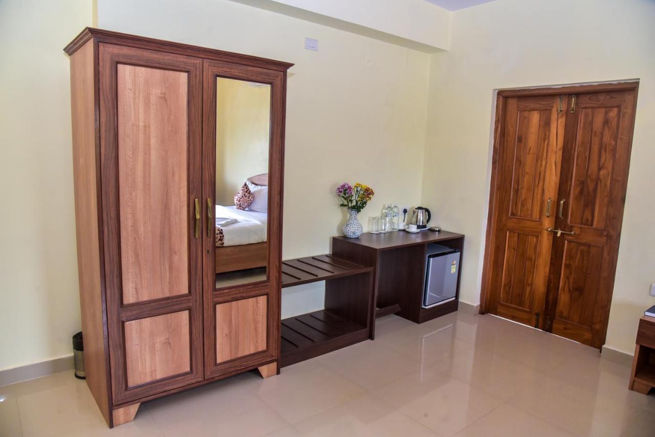 Candolim Grande Resort Bagian luar foto