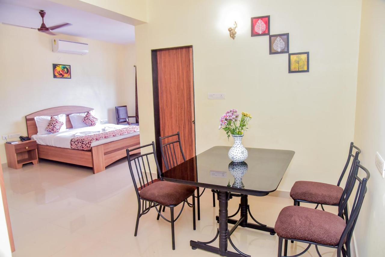 Candolim Grande Resort Bagian luar foto