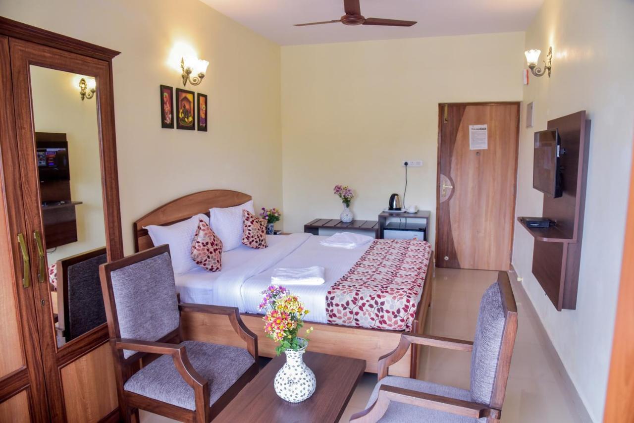 Candolim Grande Resort Bagian luar foto