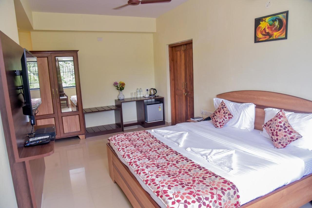 Candolim Grande Resort Bagian luar foto